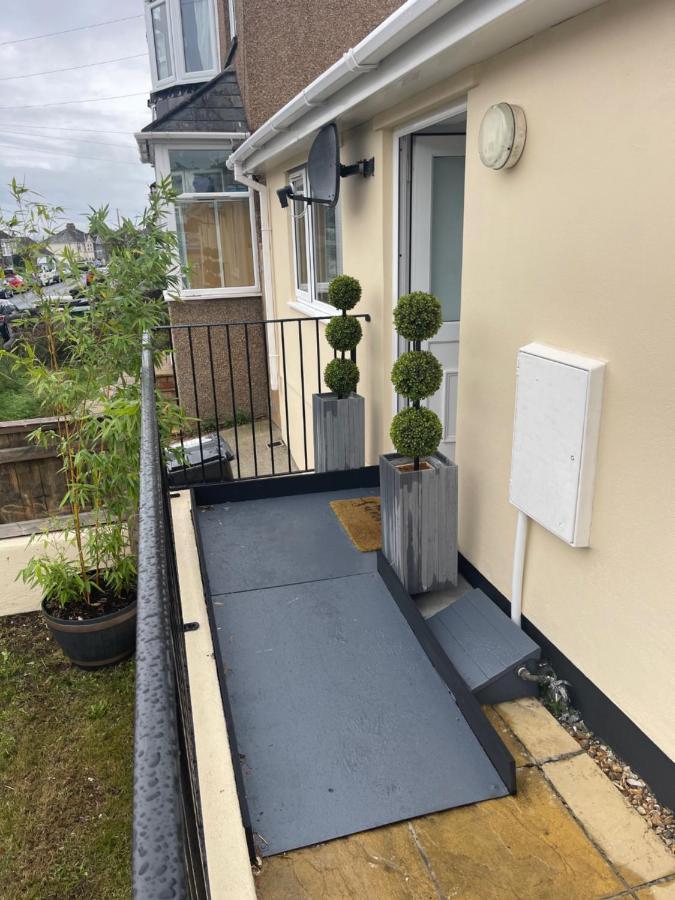 Two Bedroom Detached Modern Bungalow Close To Plymouth Argyle Fc Exterior foto